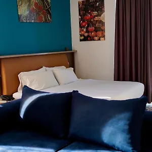 Hotel Monaco & Garden